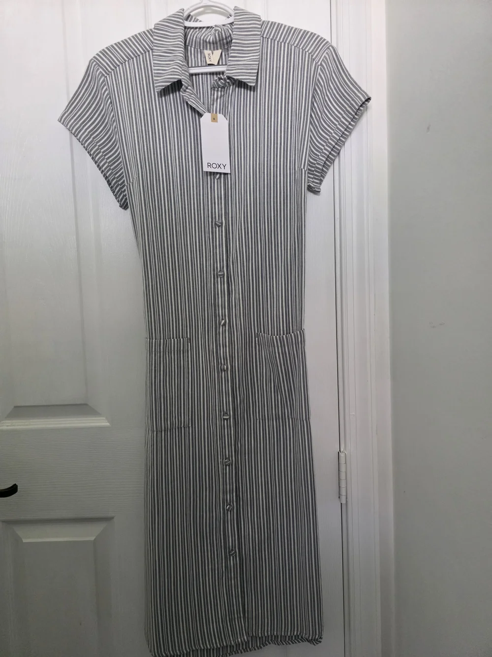 Roxy Women’s Gray & White Stripe Button-Front Shirt Dress Medium 19" P2P - Picture 2 of 7